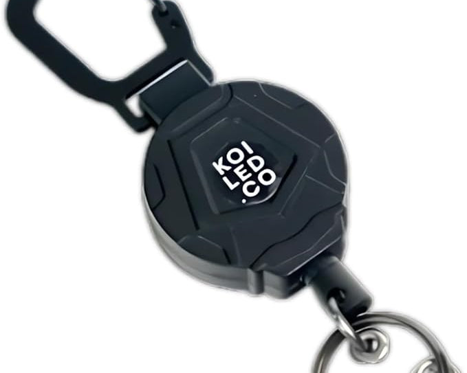 Retractable keychain with zinc alloy carabiner for everyday carry
